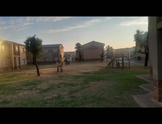 2 BEDROOM APARTMENT FOR SALE IN PROTEA GLEN